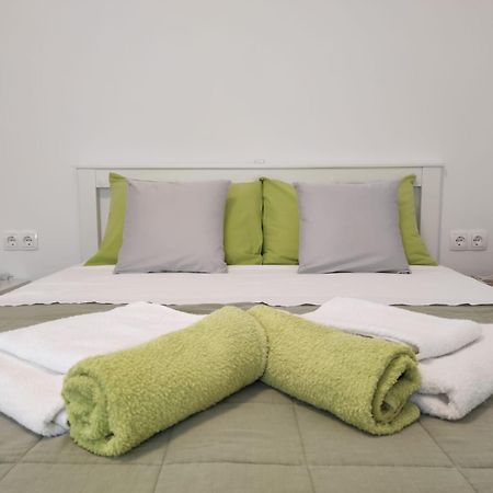 Apartment With Terrace And Garden Пировац Экстерьер фото