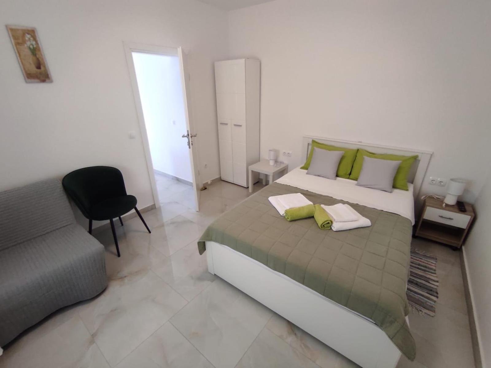 Apartment With Terrace And Garden Пировац Экстерьер фото