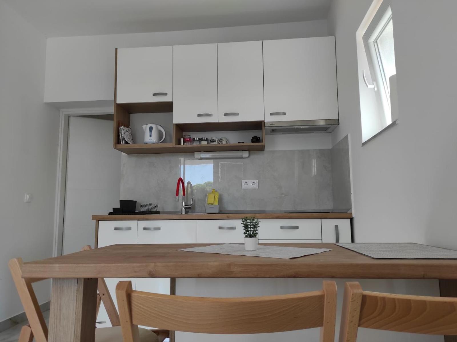 Apartment With Terrace And Garden Пировац Экстерьер фото