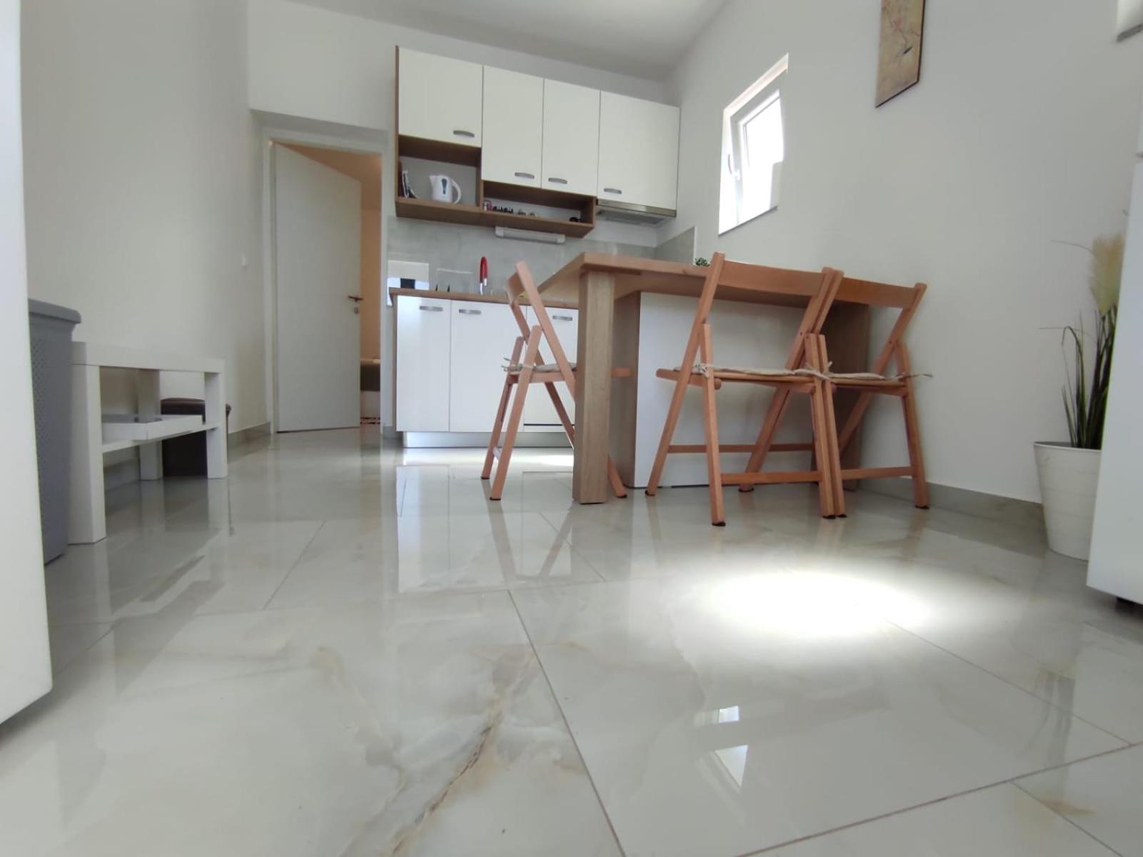 Apartment With Terrace And Garden Пировац Экстерьер фото